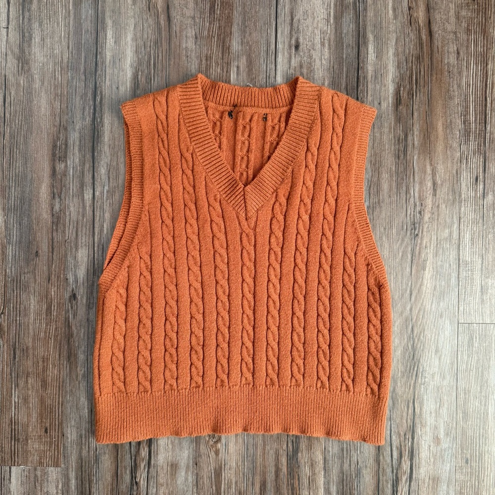 Rusty Orange Cable Knit V-Neck Sweater Vest M